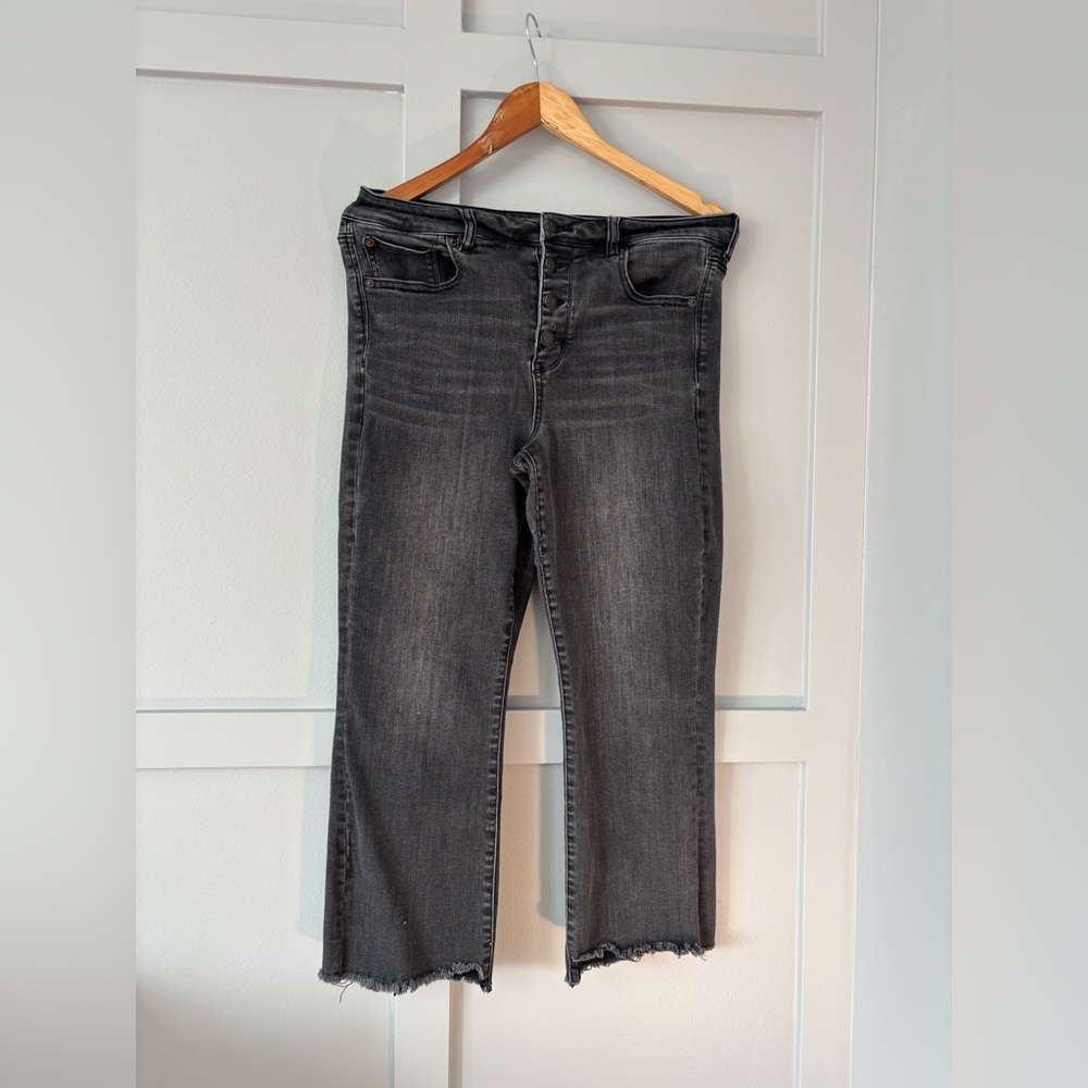 American Eagle Outfitters Black Washed Cropped Jeans